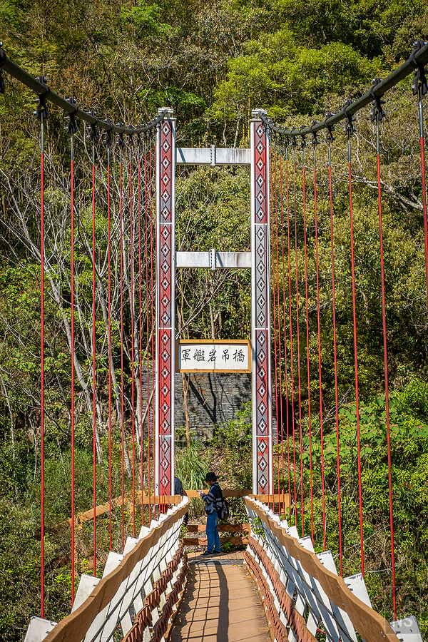 秀巒軍艦岩．軍艦岩吊橋