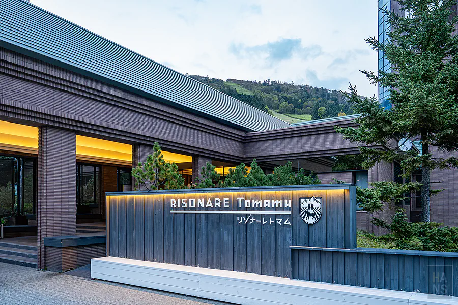 星野TOMAMU度假村RISONARE Tomamu入口招牌與建築外觀