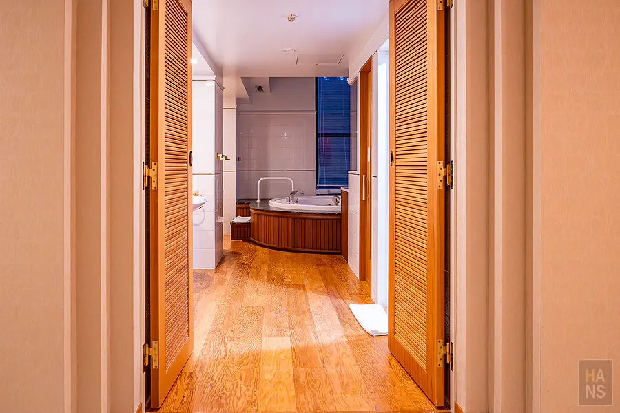 星野TOMAMU RISONARE双床套房超過30坪的寬敞客廳