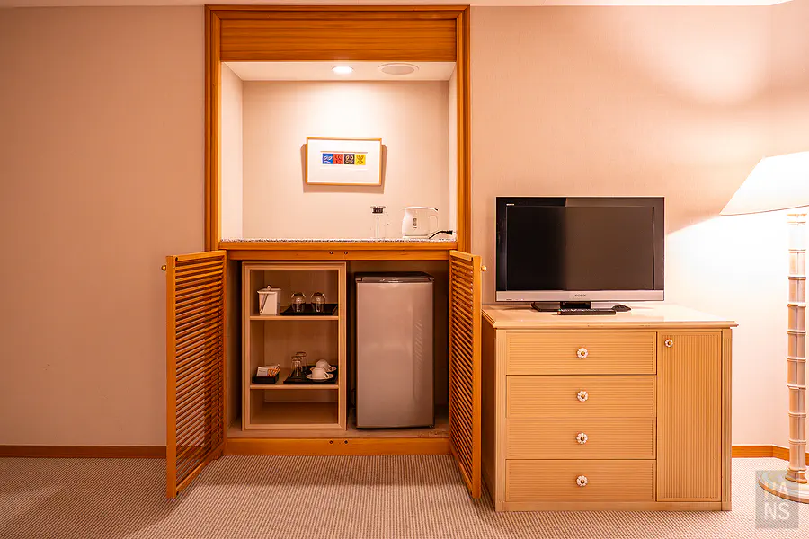 RISONARE套房內的mini bar與膠囊咖啡機