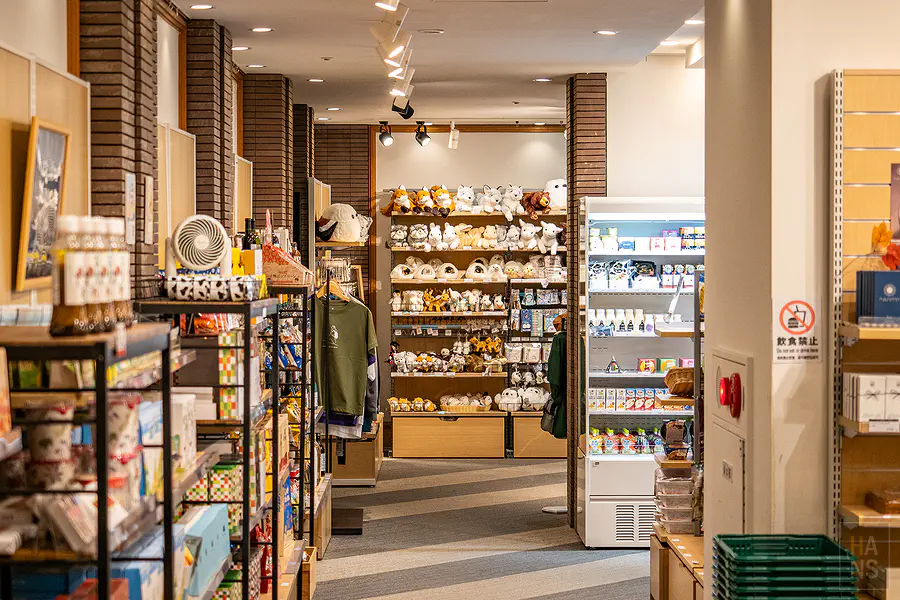 星野TOMAMU度假村販賣部販售的北海道在地鮮奶