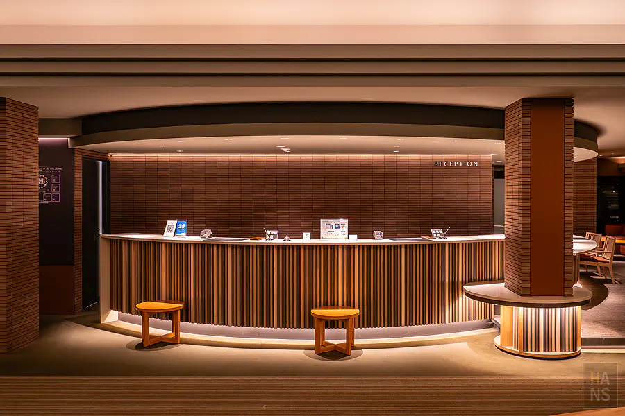 RISONARE Tomamu接待櫃台與服務人員