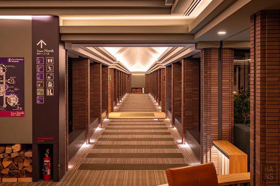 RISONARE Tomamu大廳的休息區與沙發