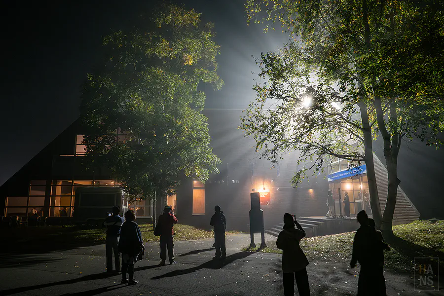 清晨在RISONARE大廳等待前往雲海平台的接駁車