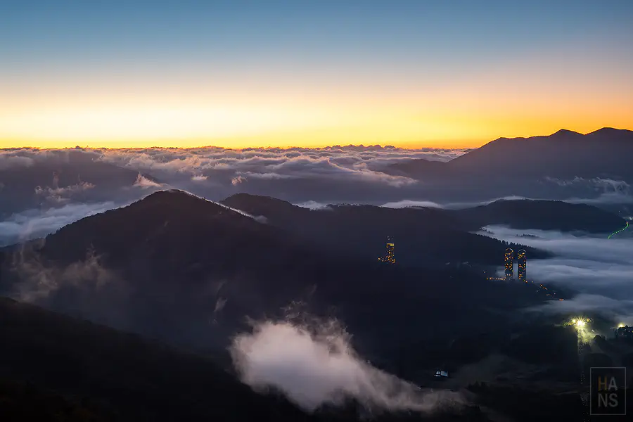 從雲海平台眺望被雲海環繞的RISONARE與The Tower雙塔