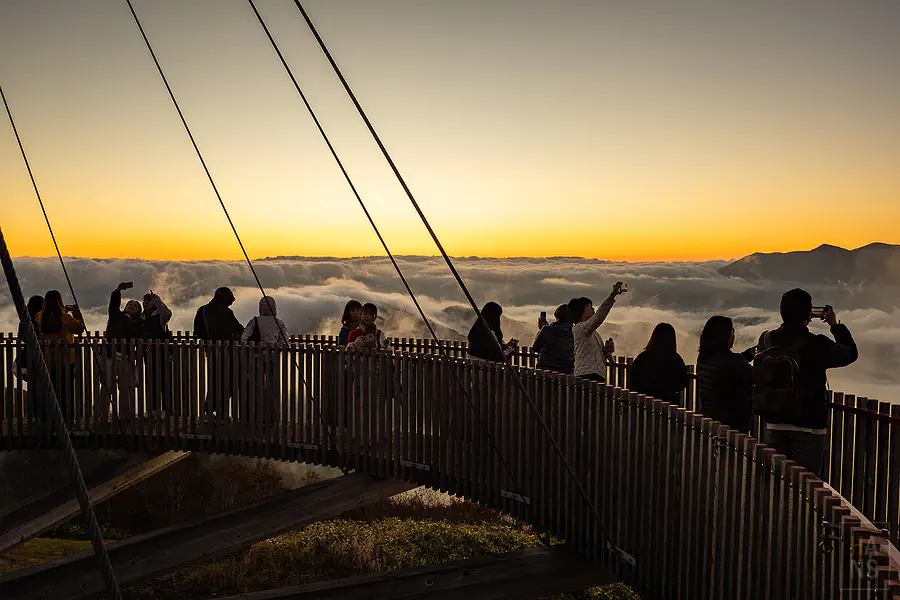 從Cloud Walk雲海步道欣賞日出與群山