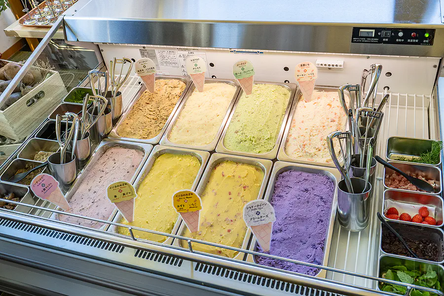 期間限定的馬鈴薯沙拉冰淇淋專賣店內部裝潢