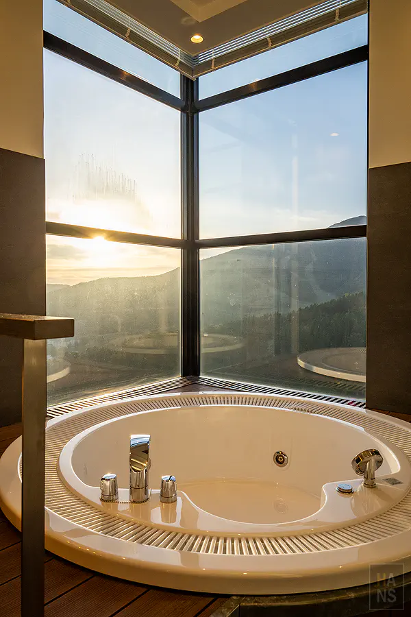 RISONARE設計套房的盥洗台