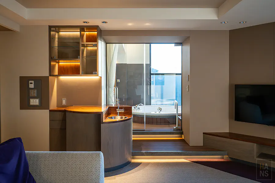 RISONARE設計套房的展望按摩浴缸