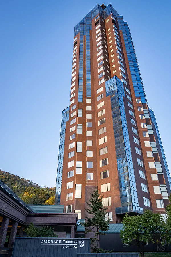 冬季雪景中的星野TOMAMU度假村RISONARE塔樓