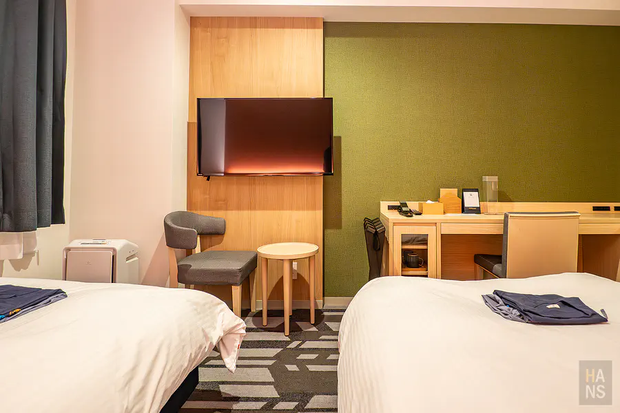 星野OMO5函館︱Superior Twin Room 電視與書桌