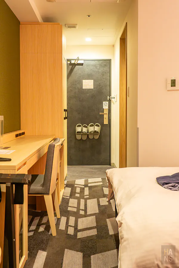 星野OMO5函館︱從房間內看往門口