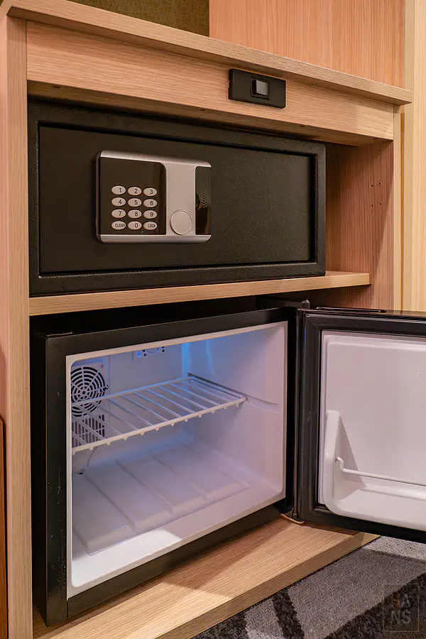 星野OMO5函館︱房內保險箱與冰箱