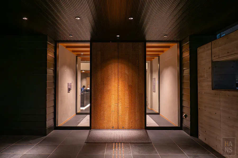 星野OMO5函館︱飯店大廳入口通道