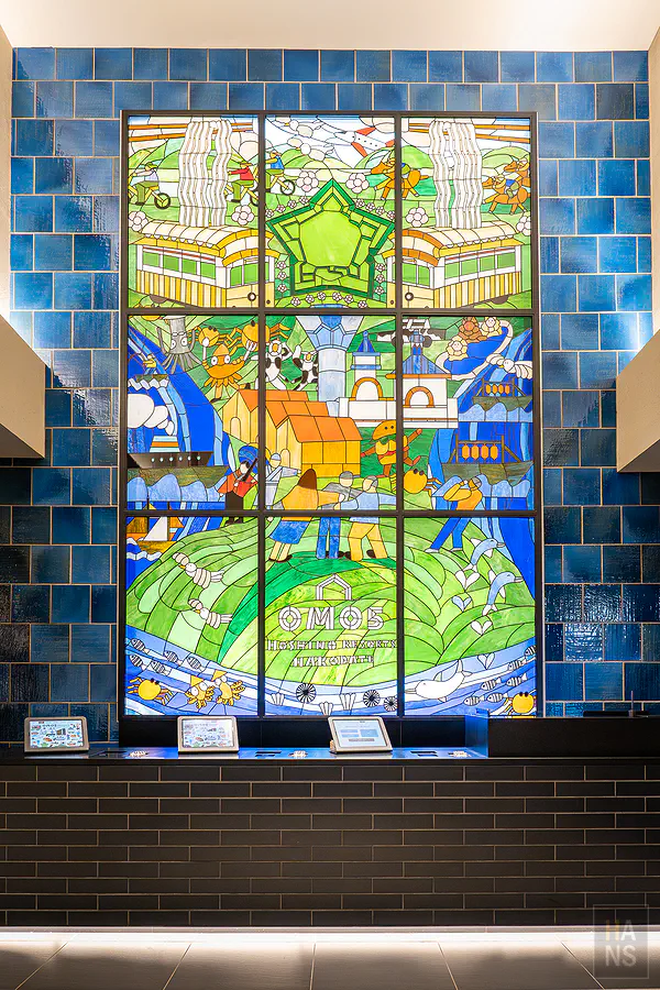 星野OMO5函館︱櫃檯彩繪玻璃特寫