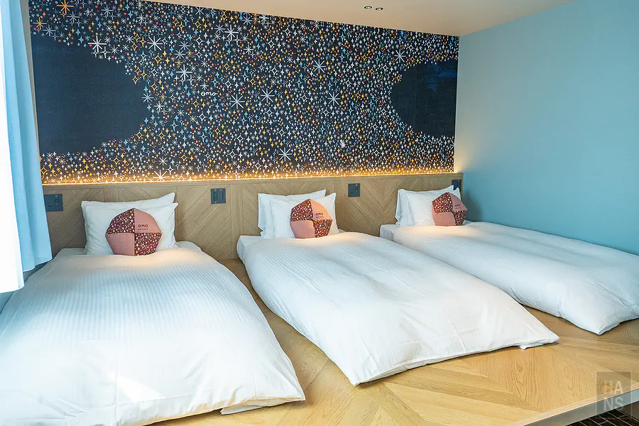 星野OMO5函館︱Deluxe Room 臥室三張床