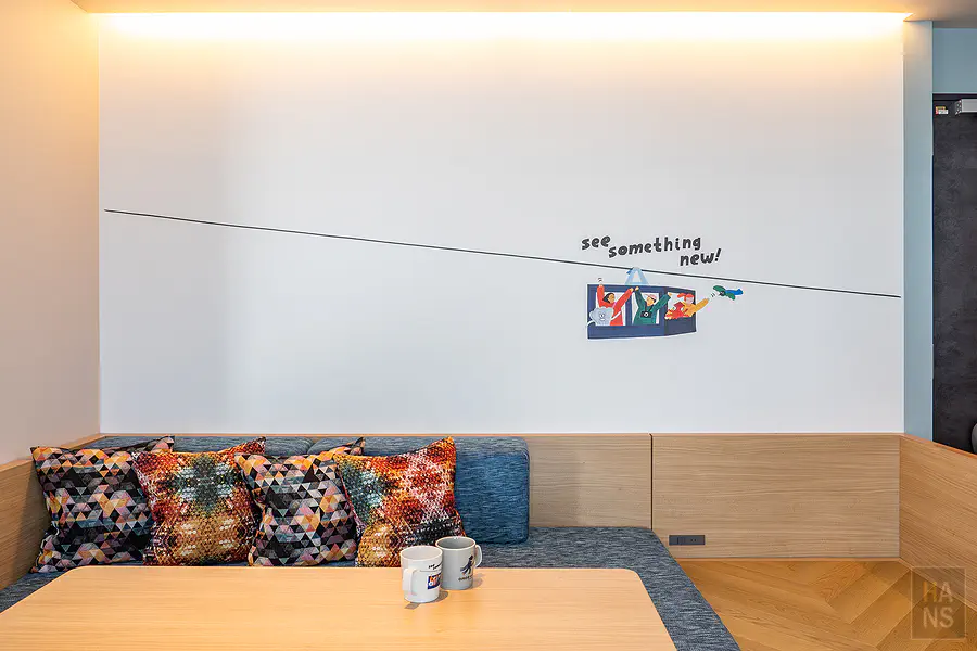 星野OMO5函館︱Deluxe Room L型沙發區