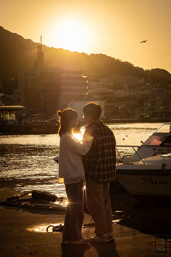函館港灣邊的夕陽剪影
