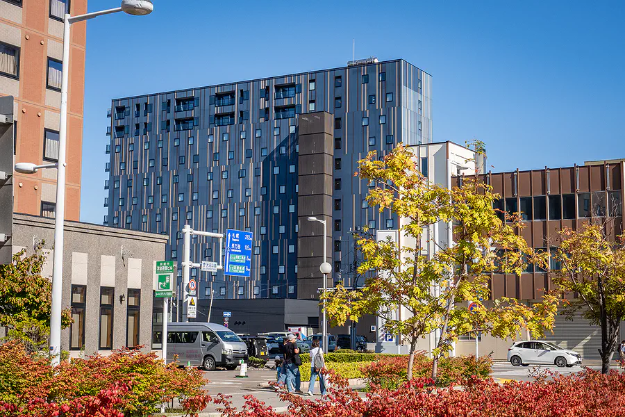 從函館車站前廣場看 星野OMO5函館