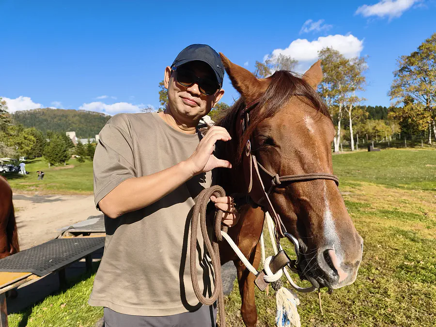 由專業教練帶領進行騎馬體驗