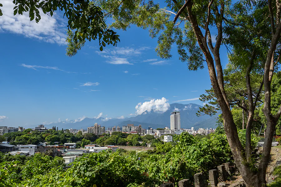 在松園別館遠眺花蓮潔西艾美渡假酒店
