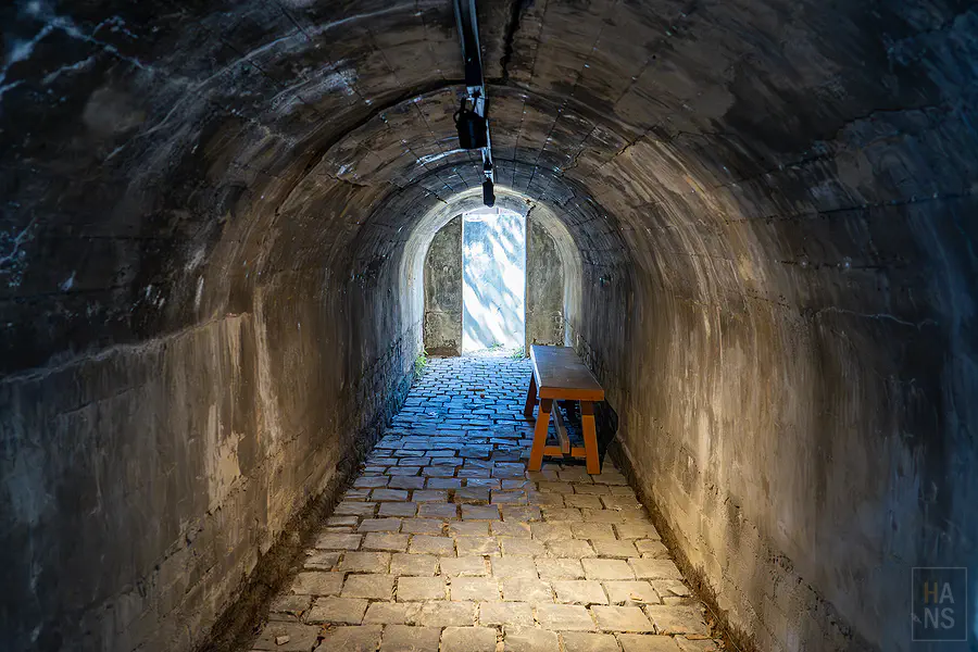 花蓮將軍府園區內的防空洞通道