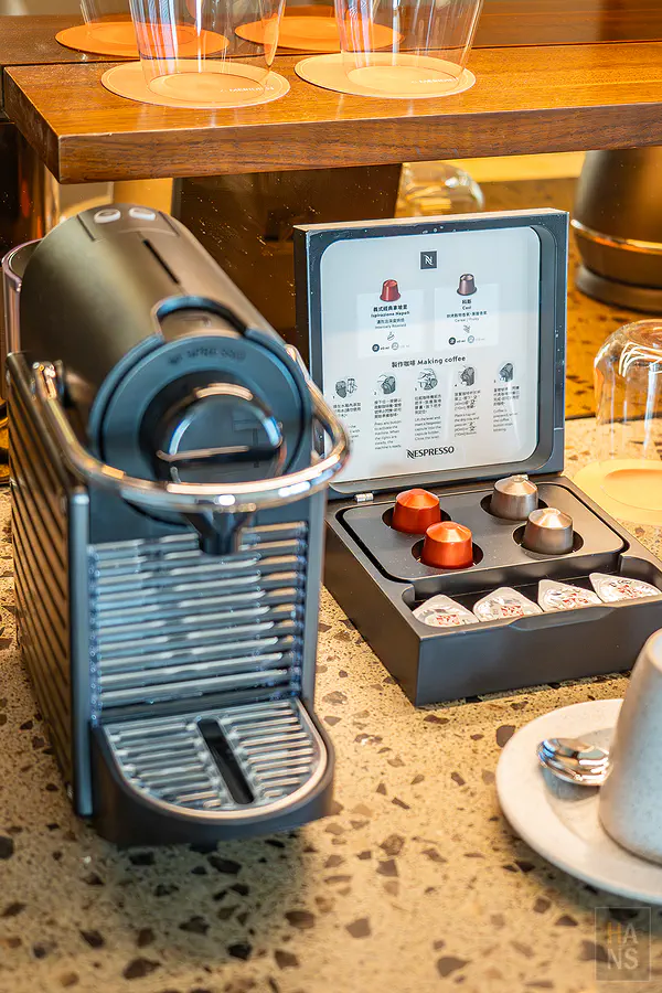 Nespresso 膠囊咖啡機與膠囊特寫