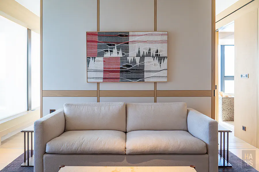 尊貴環景溫泉套房的客廳沙發區