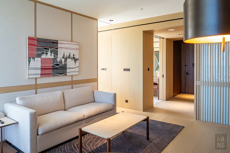 花蓮潔西艾美尊貴環景溫泉套房的客廳全景