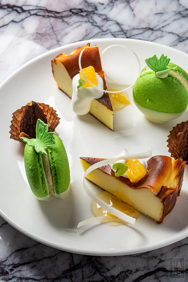 Sky Bar 下午茶的甜點盤特寫