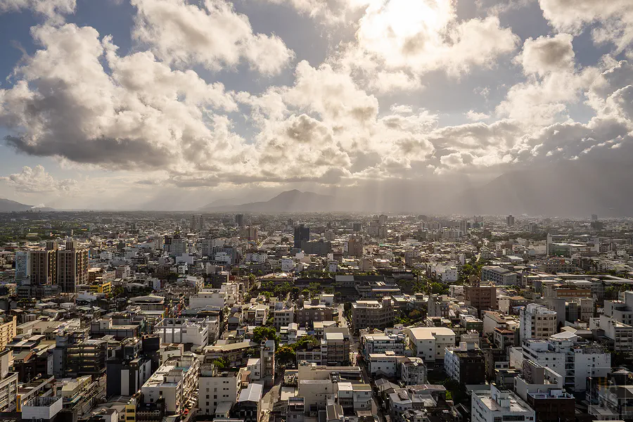 從 Sky Bar 眺望中央山脈的耶穌光