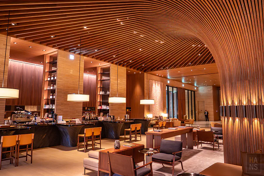 花蓮潔西艾美大廳旁的北緯23度咖啡廳吧台