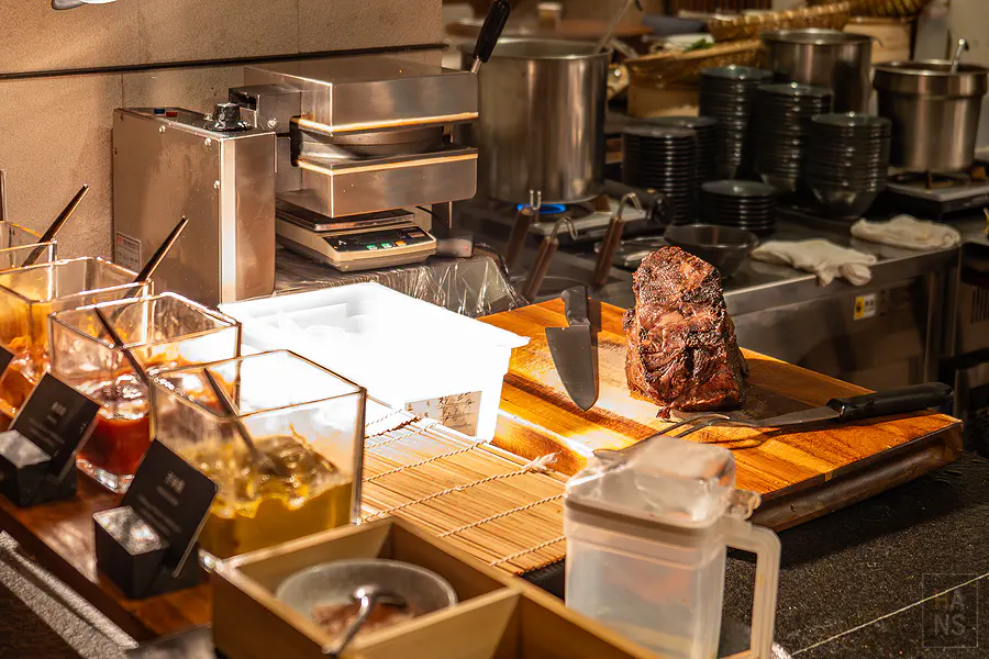 探索廚房 Buffet 的現切牛排區