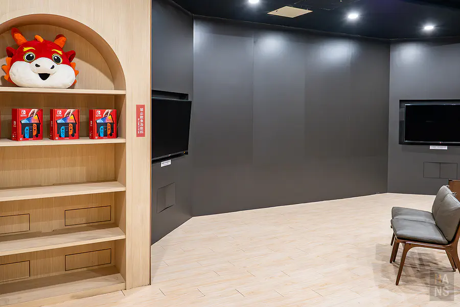 兒童俱樂部的數位遊戲室，可以玩 Switch