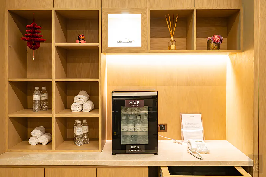 潔西艾美健身房提供的冰毛巾與礦泉水