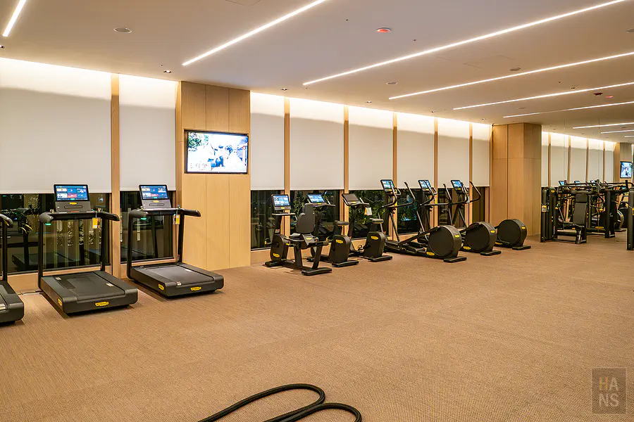 花蓮潔西艾美渡假酒店 24 小時健身房的跑步機與有氧區