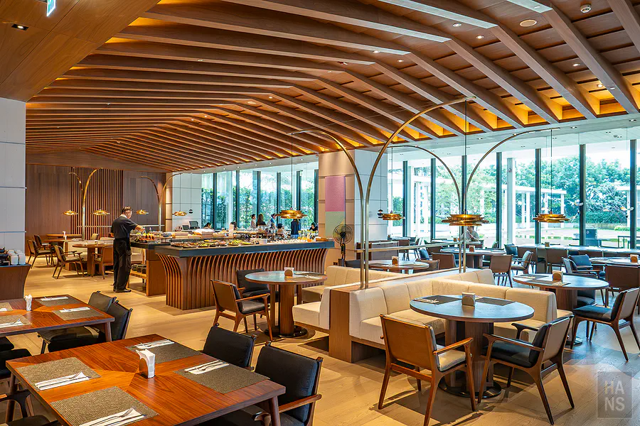 探索廚房早餐時段的用餐環境與採光