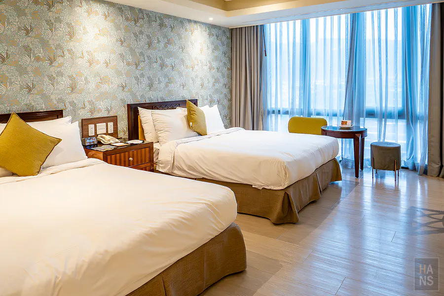 台東娜路彎大酒店的豪華家庭房,有兩張雙人床