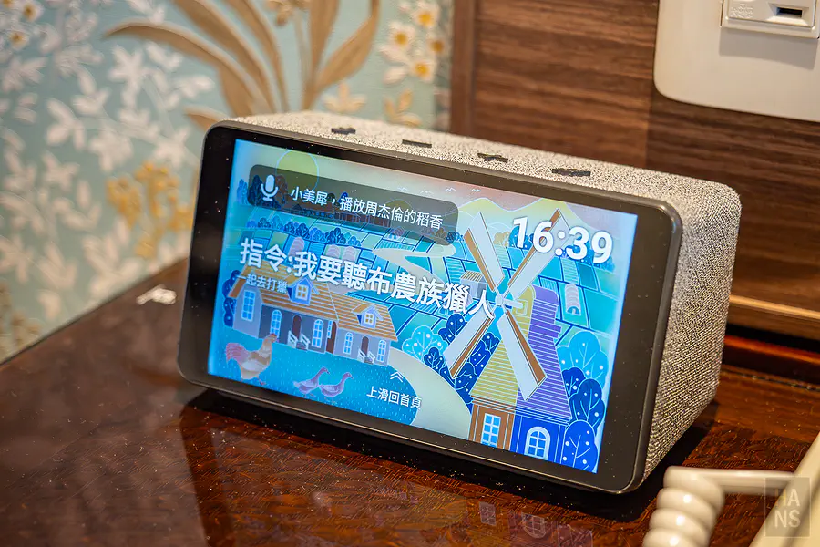 娜路彎房內的「小美犀」智慧語音助理