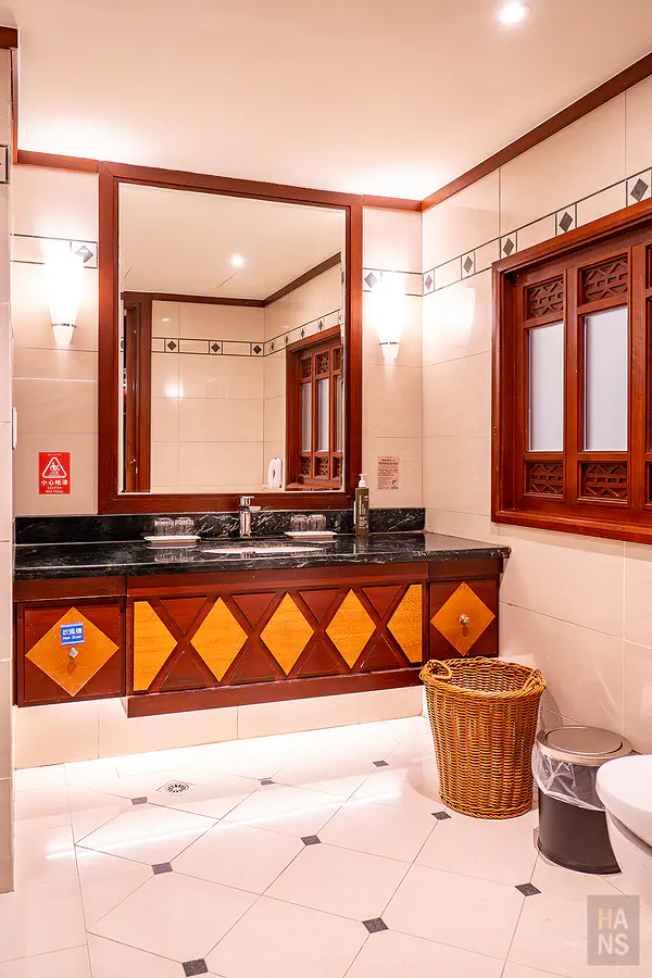 豪華家庭房的浴室洗手台