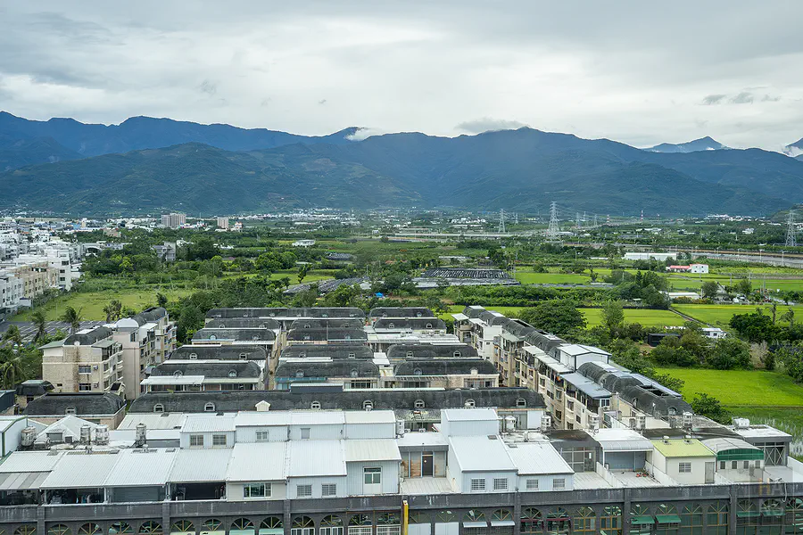 從娜路彎豪華家庭房看出去的台東縱谷山景