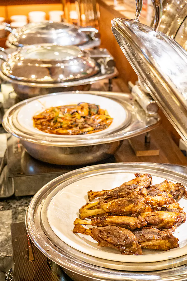 娜路彎 Buffet 的熱食區