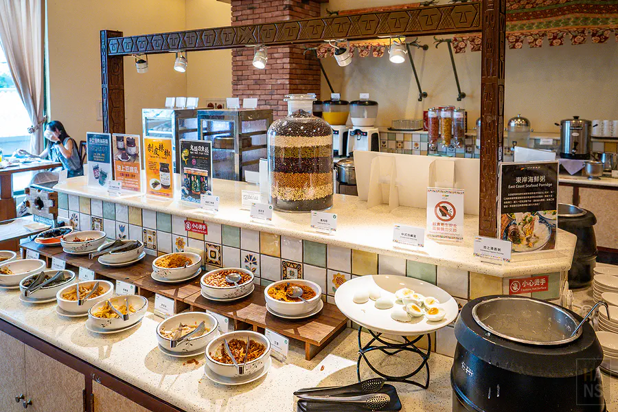 娜路彎早餐 Buffet 的清粥小菜區