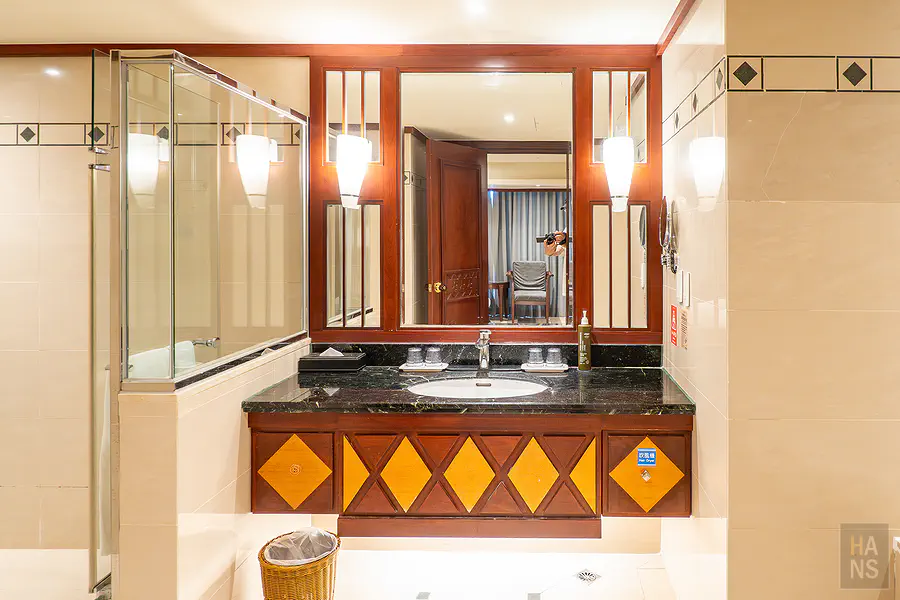 豪華親子房的第二間浴室洗手台