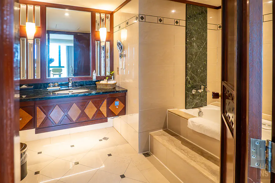 星空天浴套房的浴室全景