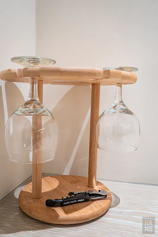 VIP 套房的酒杯架