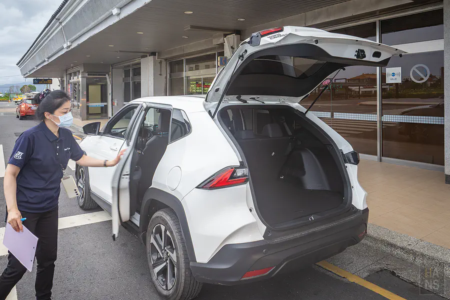 IWS 愛旺租車服務人員在台東機場協助還車