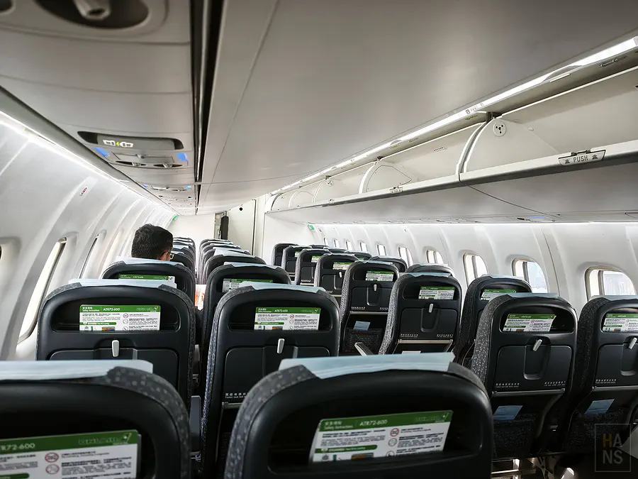 立榮航空 ATR72-600 客艙內部座位