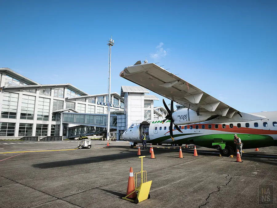 立榮航空 ATR72-600 飛機降落停在花蓮機場停機坪