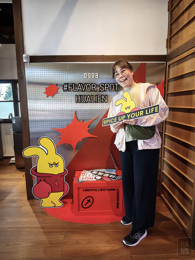 Kay 在 Doga 辣椒先生的 #FLAVOR_SPOT HUALIEN 打卡牆拍照